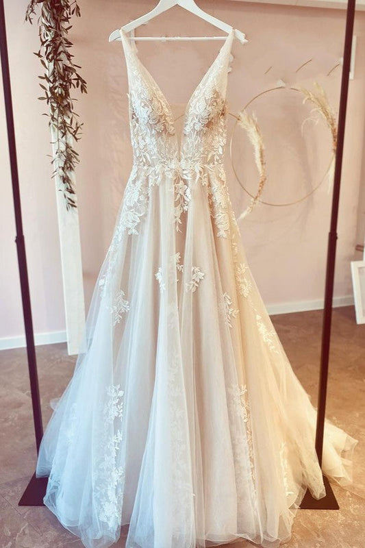 Atemberaubendes langes A-Linien-Brautkleid mit V-Ausschnitt und floraler Spitze aus Tüll