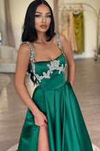 Atemberaubendes langes dunkelgrünes ärmelloses A-Linien-Ballkleid aus Satin mit Strasssteinen und Schlitz