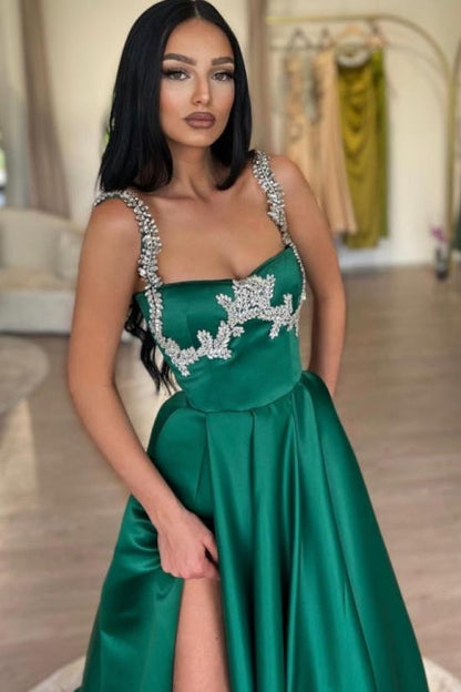Impresionante vestido de fiesta largo verde oscuro de satén con corte en A, sin mangas y abertura.