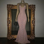 Impresionante vestido de fiesta de sirena con lentejuelas, tirantes finos y cuello halter largo