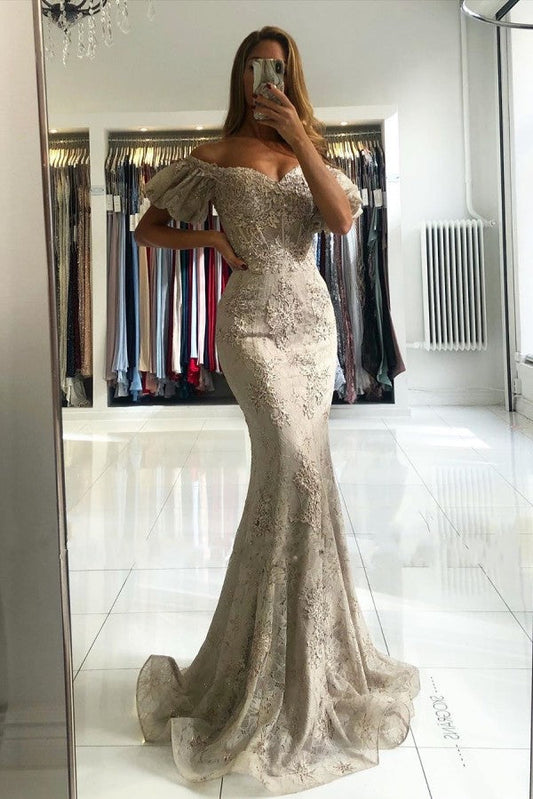 Atemberaubendes, langes, schulterfreies Meerjungfrauen-Ballkleid aus Spitze mit Puffärmeln