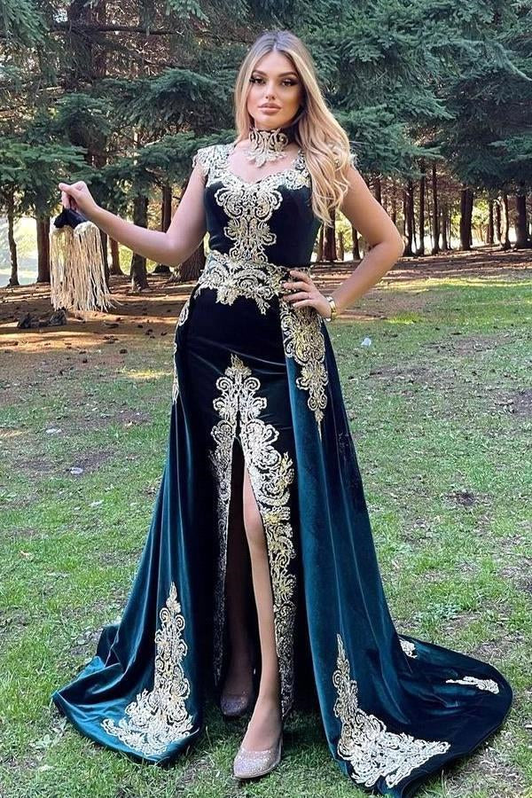 Atemberaubendes Abendkleid aus Samt, ärmellos, mit goldenen Applikationen, mit abnehmbarer Schleppe und Seitenschlitz