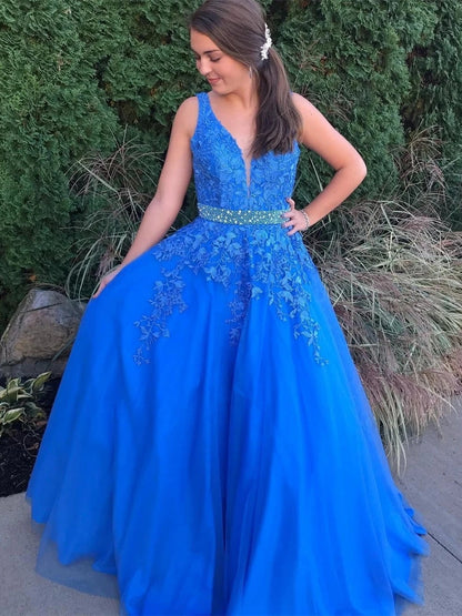 Stilvolles A-Linien-Ballkleid mit V-Ausschnitt und rückenfreiem Tüll und Spitze, langes Ballkleid mit Gürtel