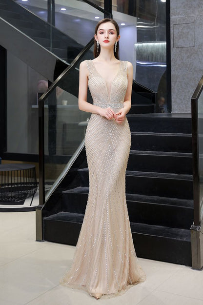Stilvolles, tiefes, ärmelloses, mit Perlen verziertes, silbernes, schmales Meerjungfrau-Partykleid