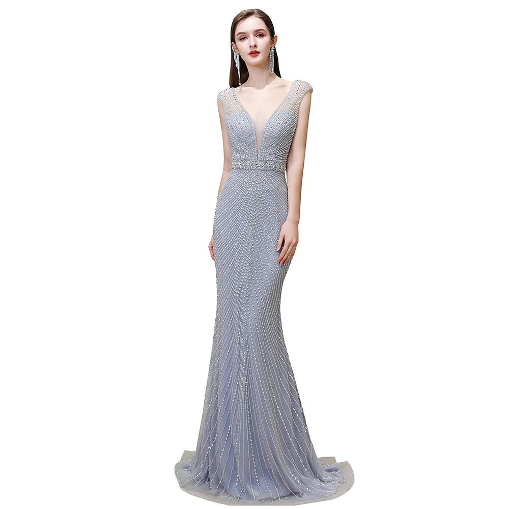 Stilvolles, tiefes, ärmelloses, mit Perlen verziertes, silbernes, schmales Meerjungfrau-Partykleid
