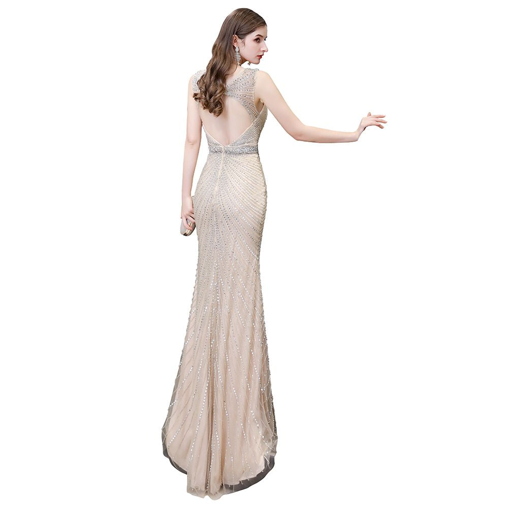 Stilvolles, tiefes, ärmelloses, mit Perlen verziertes, silbernes, schmales Meerjungfrau-Partykleid