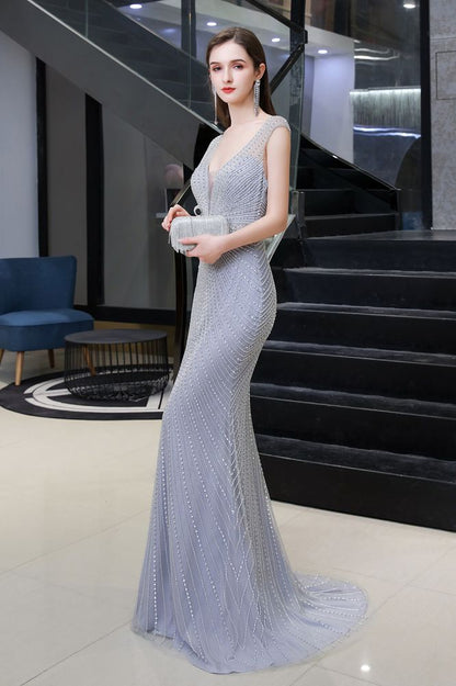 Stilvolles, tiefes, ärmelloses, mit Perlen verziertes, silbernes, schmales Meerjungfrau-Partykleid