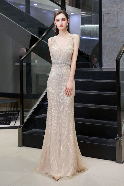 Stilvolles, tiefes, ärmelloses, mit Perlen verziertes, silbernes, schmales Meerjungfrau-Partykleid