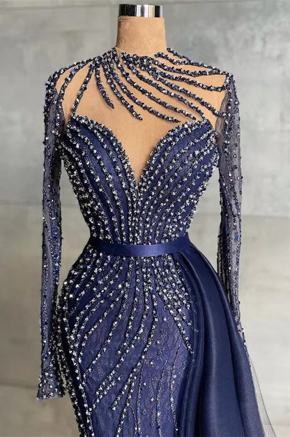 Stilvolles Abendkleid im Meerjungfrauenstil mit hohem Halsausschnitt und abnehmbarer Schleppe aus Tüll, Kristallen und Perlen, langes Ballkleid