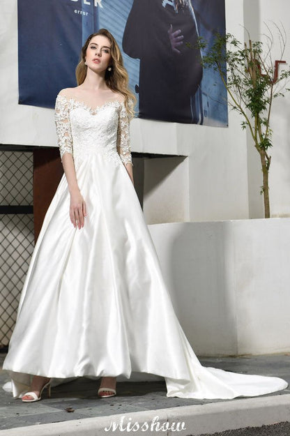 Stilvolles A-Linien-Brautkleid mit Spitzenapplikationen und halblangen Ärmeln, bodenlanges Satinkleid für die Braut