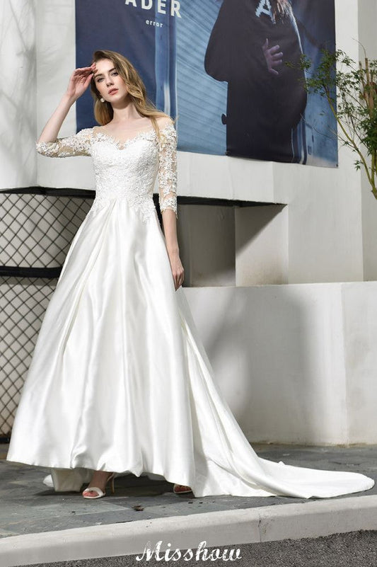 Stilvolles A-Linien-Brautkleid mit Spitzenapplikationen und halblangen Ärmeln, bodenlanges Satinkleid für die Braut