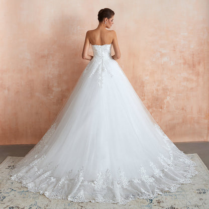 Stilvolles langes, trägerloses A-Linien-Brautkleid aus Tüll mit Applikationen