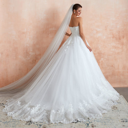 Stilvolles langes, trägerloses A-Linien-Brautkleid aus Tüll mit Applikationen