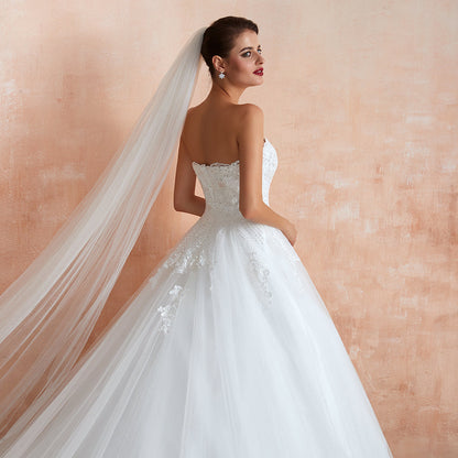 Stilvolles langes, trägerloses A-Linien-Brautkleid aus Tüll mit Applikationen