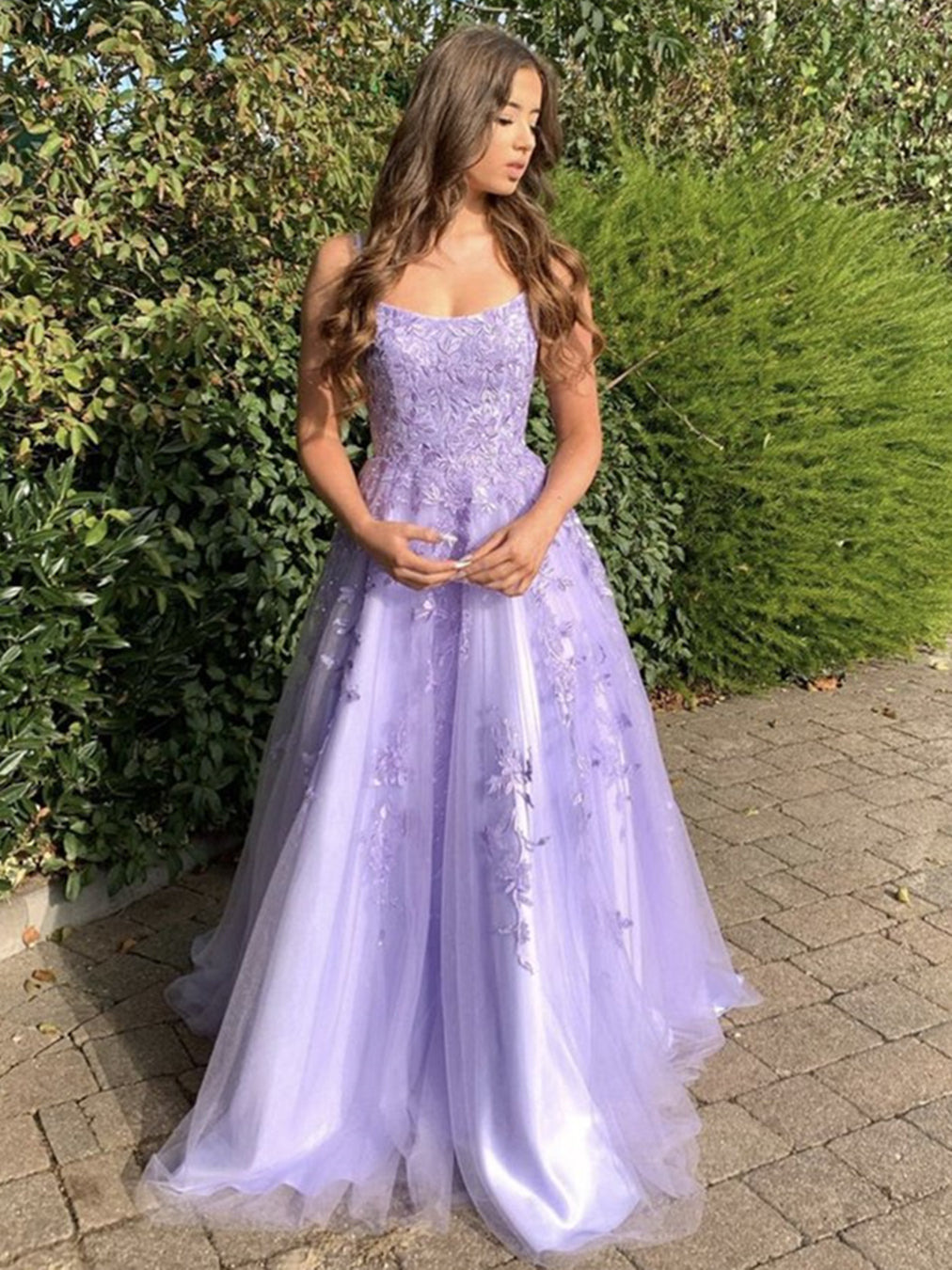 Stilvolles langes trägerloses A-Linien-Abschlussballkleid aus Tüllspitze