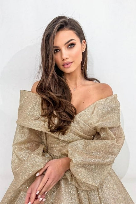 Stilvolles, langes, schulterfreies, langärmliges Ballkleid in Champagner-A-Linie mit Glitzer