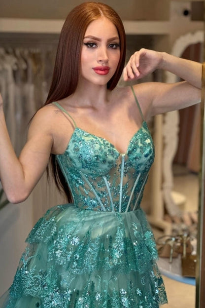 Stilvolles langes grünes A-Linien-Ballkleid mit Spaghettiträgern und Pailletten