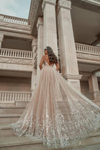 Stylish Sleeveless V-Neck Evening Party Dress Aline Backless Prom Dress with Lace Appliques