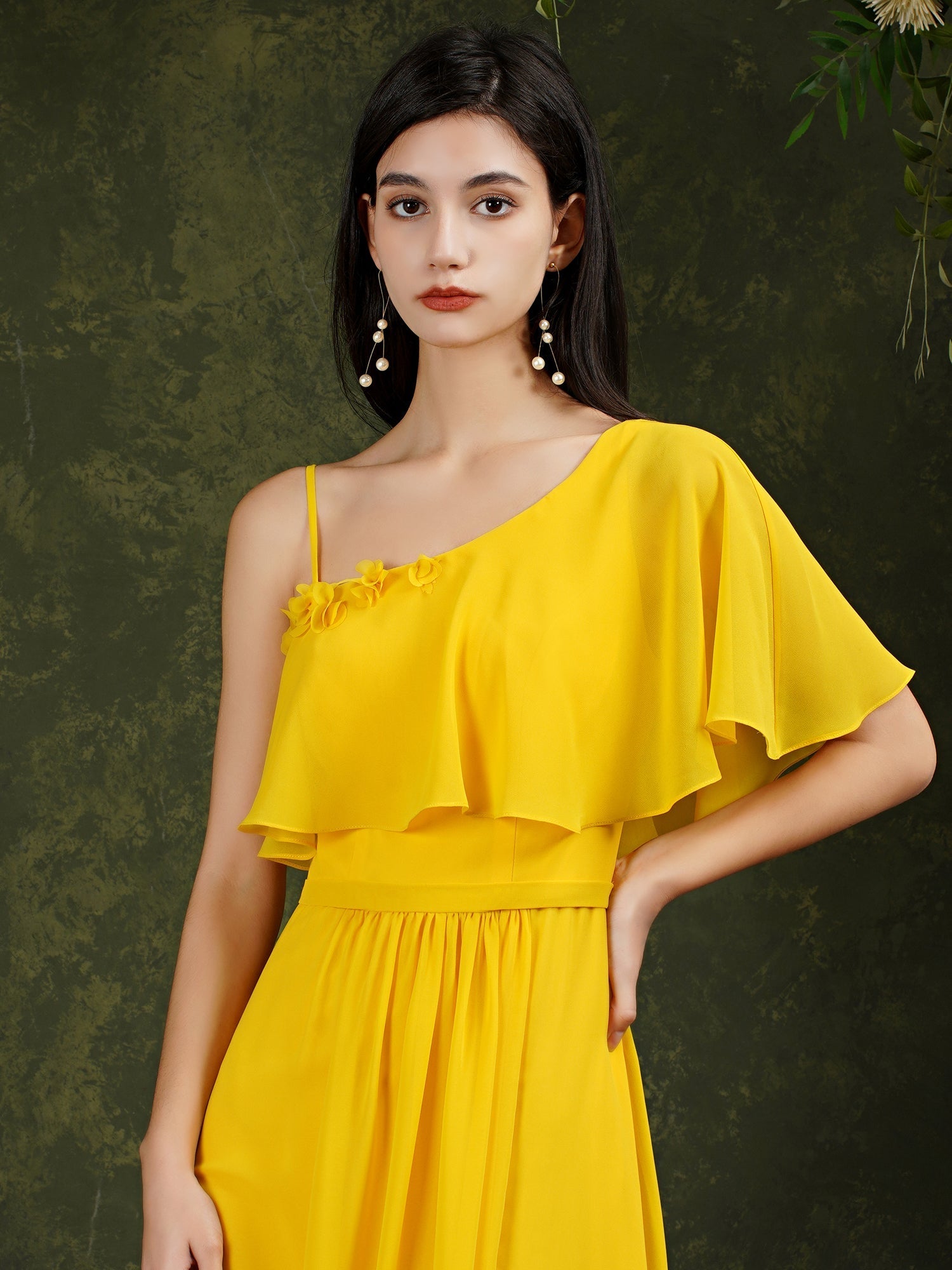 Elegante vestido de fiesta Aline de tul con un solo hombro y abertura frontal