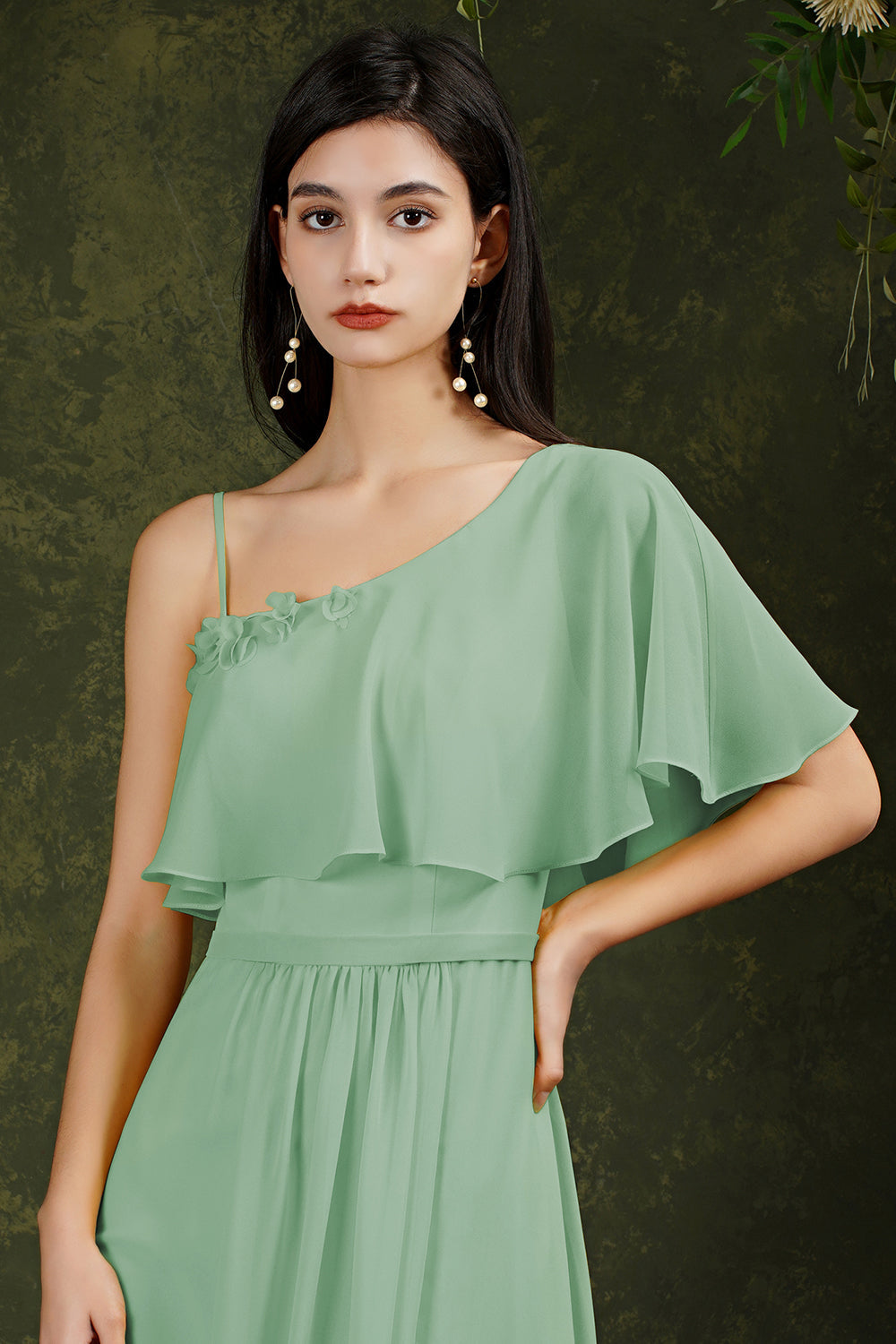 Elegante vestido de fiesta Aline de tul con un solo hombro y abertura frontal