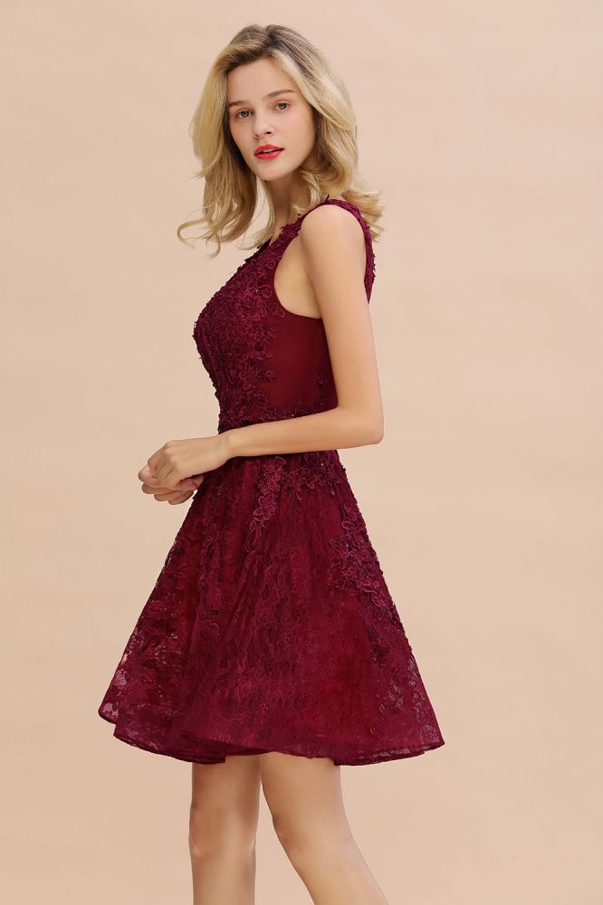 Stilvolles Homecoming-Kleid mit V-Ausschnitt und Blumenapplikationen, knielanges ärmelloses Partykleid
