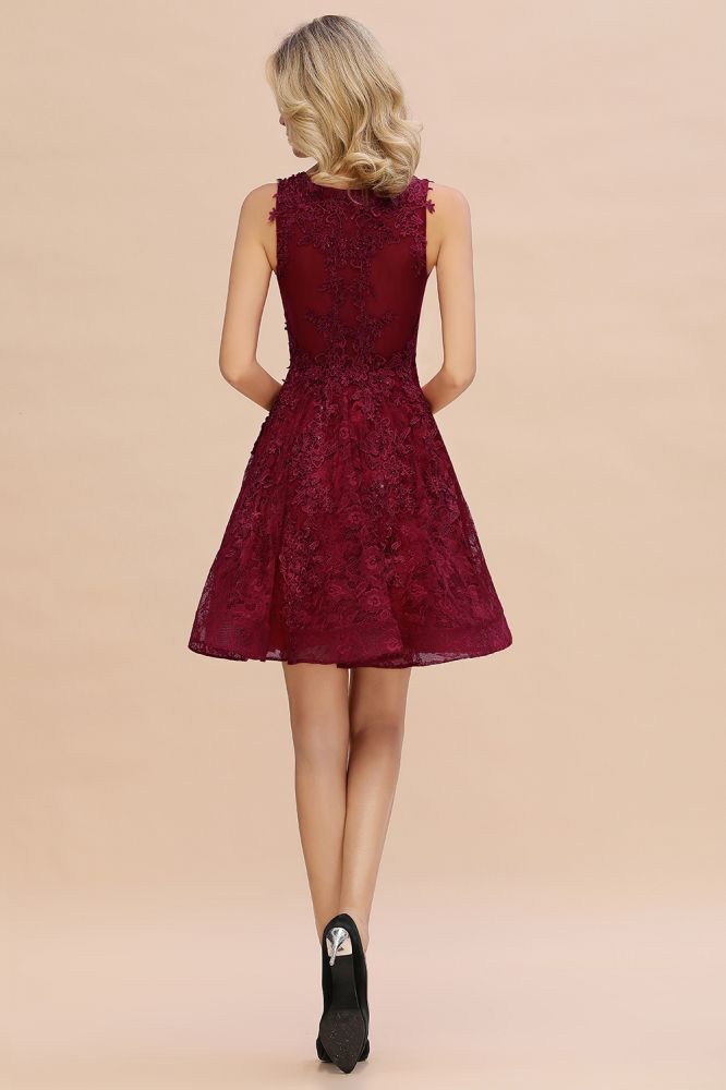 Stilvolles Homecoming-Kleid mit V-Ausschnitt und Blumenapplikationen, knielanges ärmelloses Partykleid