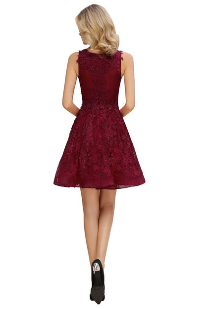 Stilvolles Homecoming-Kleid mit V-Ausschnitt und Blumenapplikationen, knielanges ärmelloses Partykleid