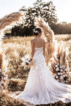 Elegante vestido de novia de tul blanco con escote corazón