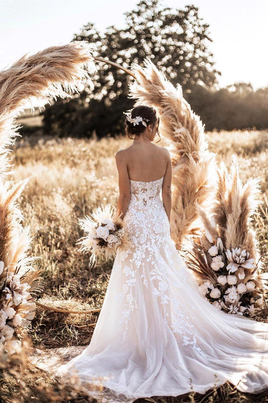 Elegante vestido de novia de tul blanco con escote corazón
