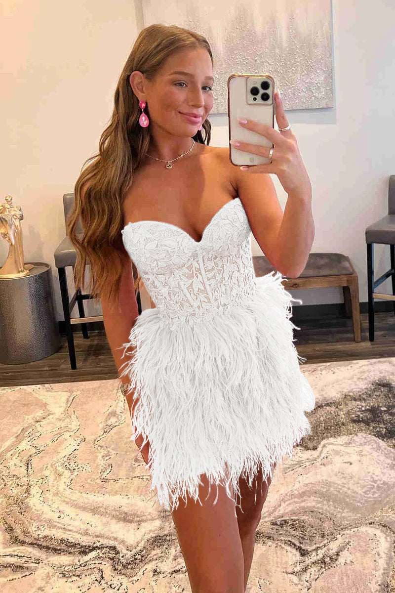 Amina | Vestido de fiesta con falda de plumas y encaje con escote en forma de corazón