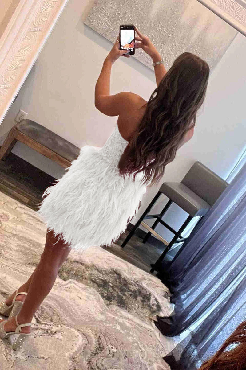 Amina | Vestido de fiesta con falda de plumas y encaje con escote en forma de corazón