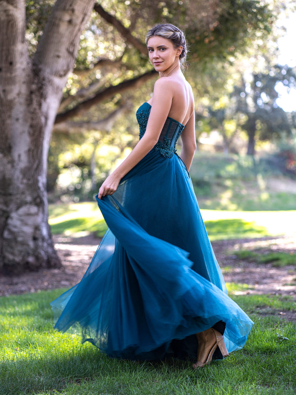 Vestido de fiesta de tul con corsé, encaje y largo hasta el suelo