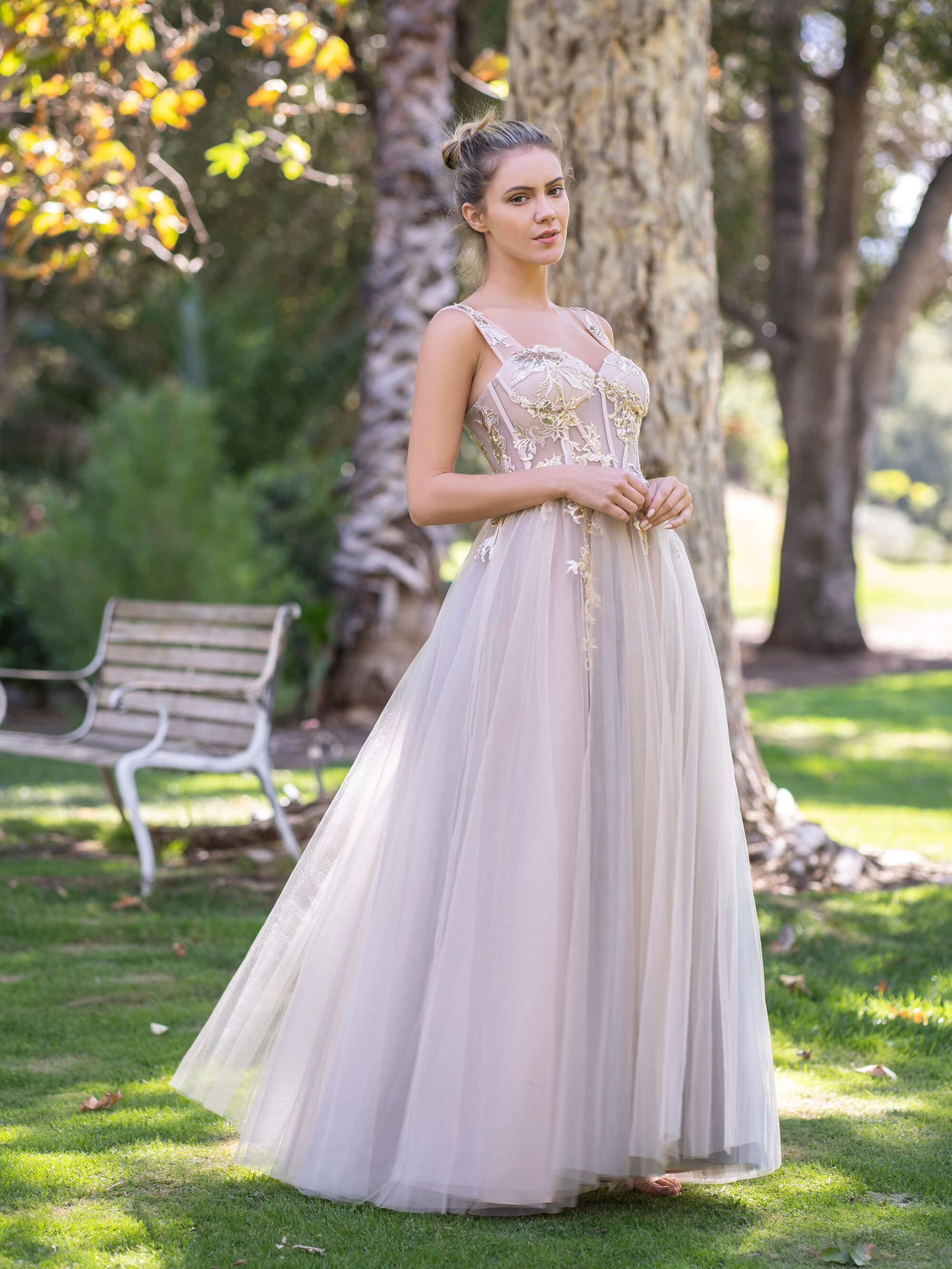 Vestido de fiesta con apliques de tul y encaje hasta el suelo con corsé
