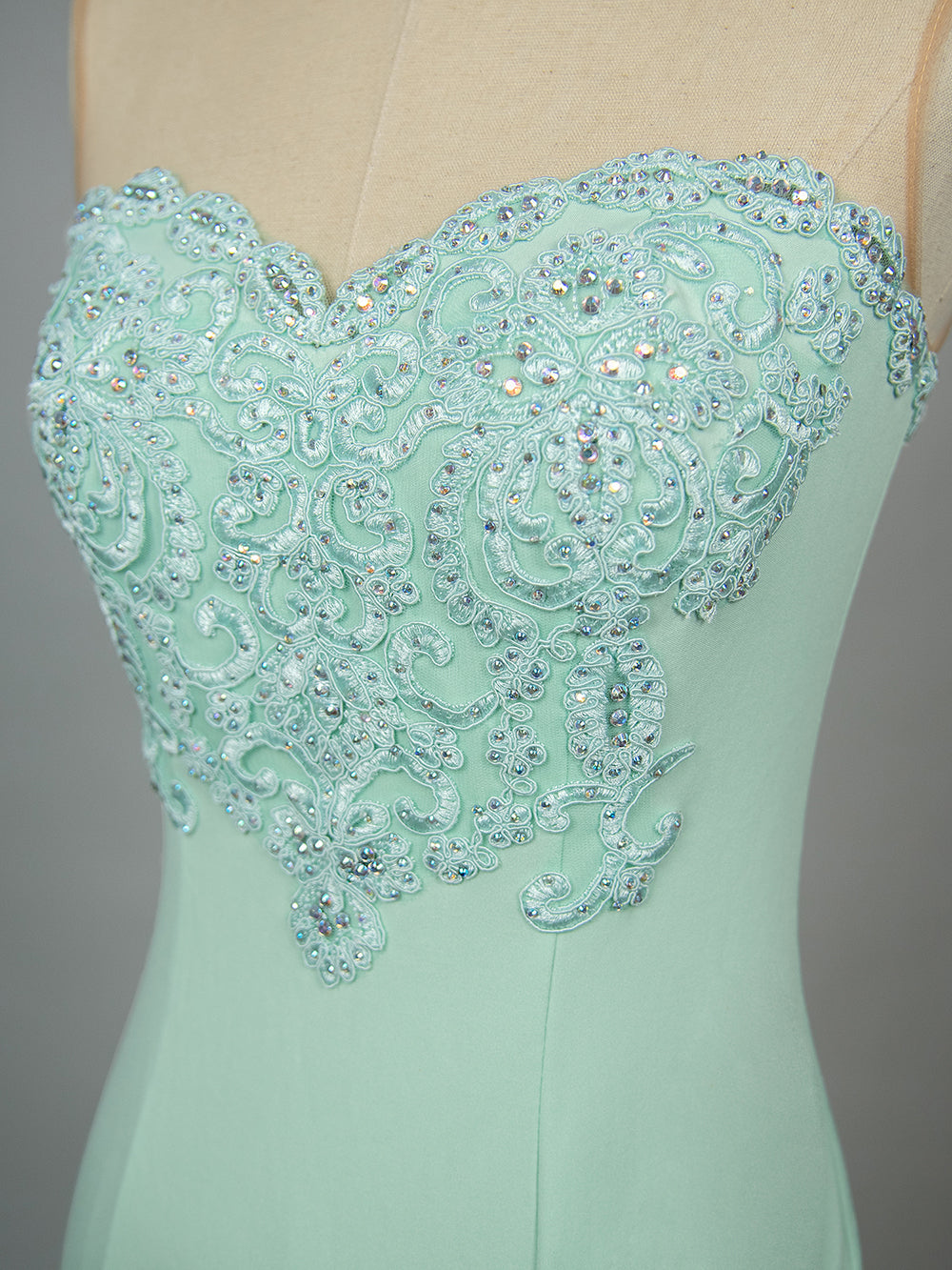 Langes Ballkleid im Meerjungfrau-Stil mit Herzausschnitt und Blumenspitze