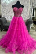 Eddye | Vestido de fiesta de tul con volantes y cuentas fucsia con escote corazón