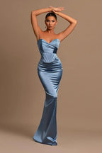 Vestido de fiesta de satén azul polvoriento con corte sirena y escote corazón