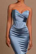 Vestido de fiesta de satén azul polvoriento con corte sirena y escote corazón