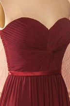 Vestido de dama de honor largo de gasa color burdeos con escote corazón PG422