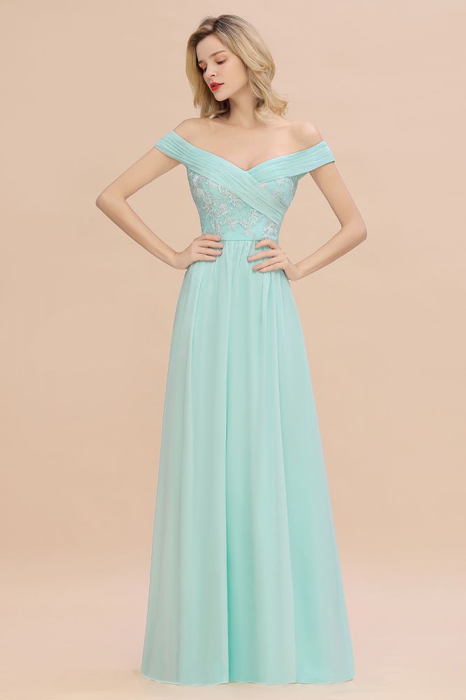 Vestido de dama de honor sencillo con hombros descubiertos y volantes de corazón