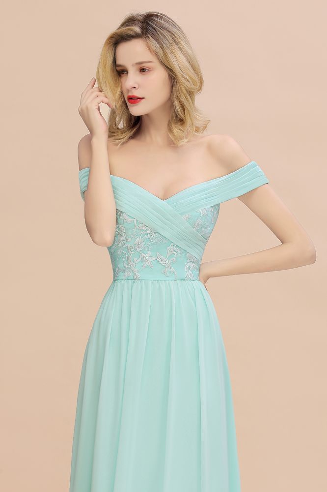 Vestido de dama de honor sencillo con hombros descubiertos y volantes de corazón