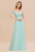 Vestido de dama de honor sencillo con hombros descubiertos y volantes de corazón