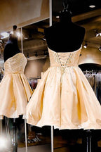 Vestido corto de fiesta de bienvenida con escote corazón, encaje y perlas PD283