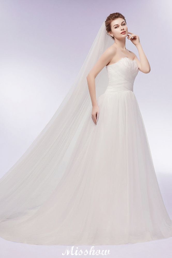 Vestidos de novia de tul con plumas, corte A y escote corazón sin tirantes