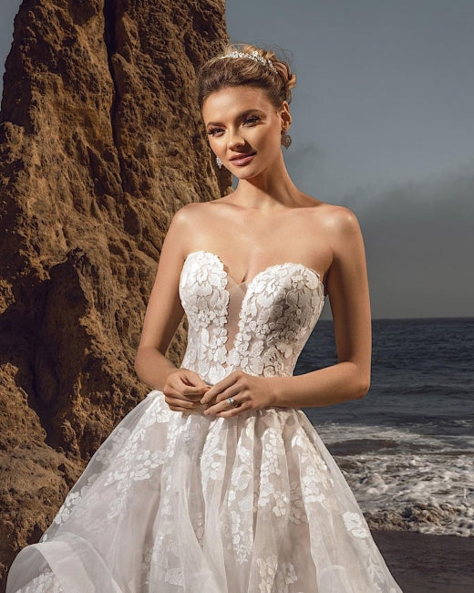 Herzförmiges Tüll-Brautkleid mit Blumenmuster, ärmellos, A-Linie 