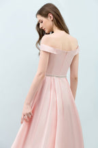Vestidos de fiesta rosas de corte A, con hombros descubiertos y faja, hasta la rodilla