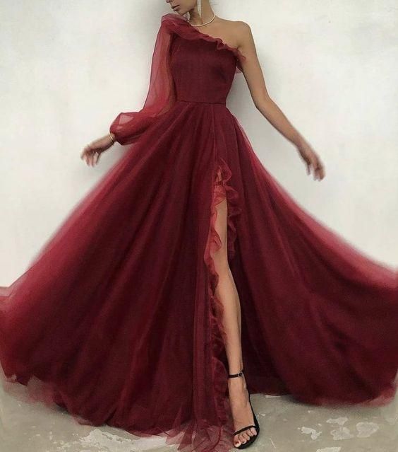 Vestido de fiesta de tul burdeos con un solo hombro S17925