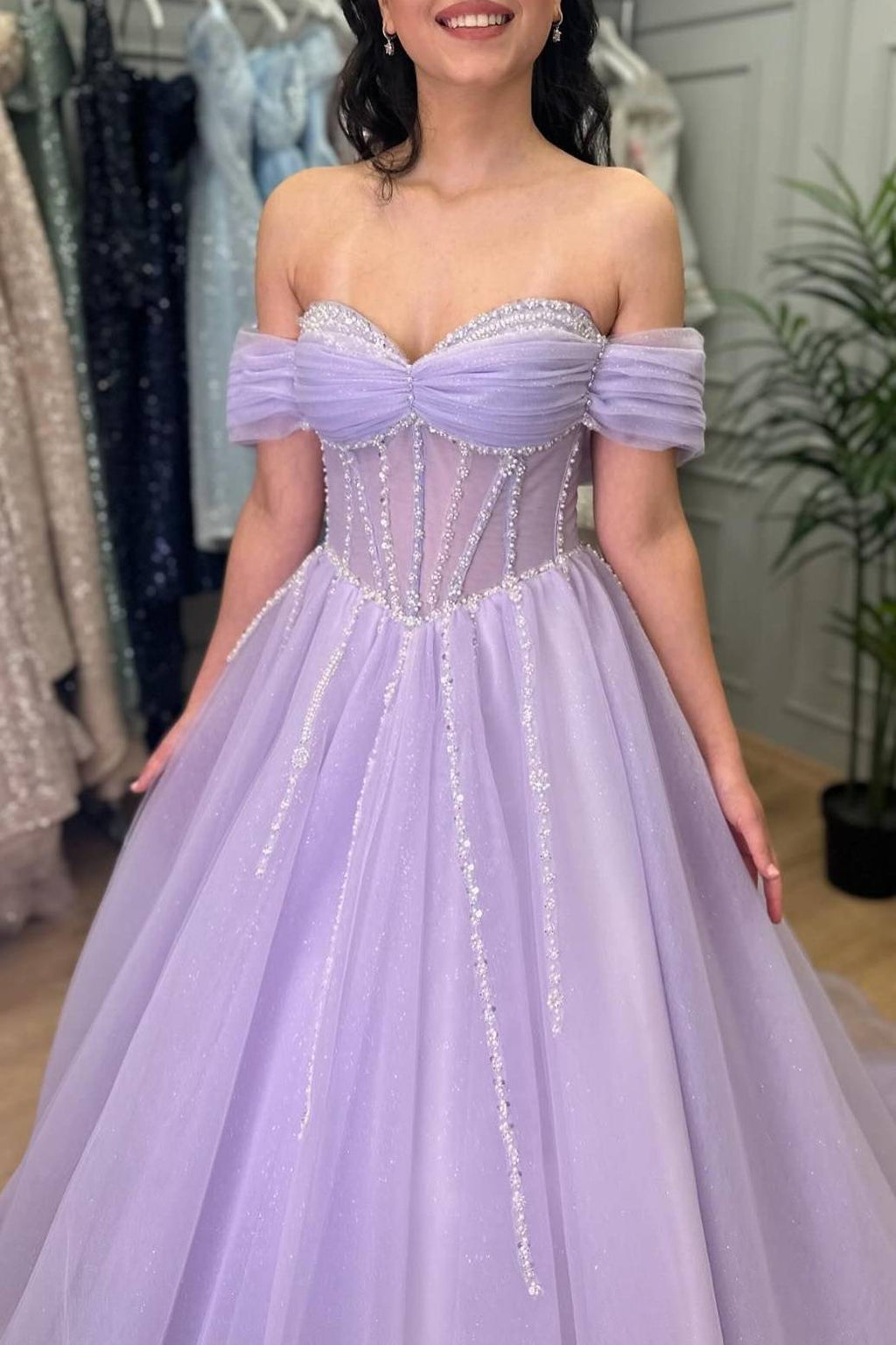 Tiffany | Vestido de fiesta de tul color lavanda con cuentas y corte en A, hombros descubiertos