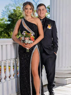 Tove | Orangefarbenes Meerjungfrau-Ballkleid mit einer Schulter und Schlitz