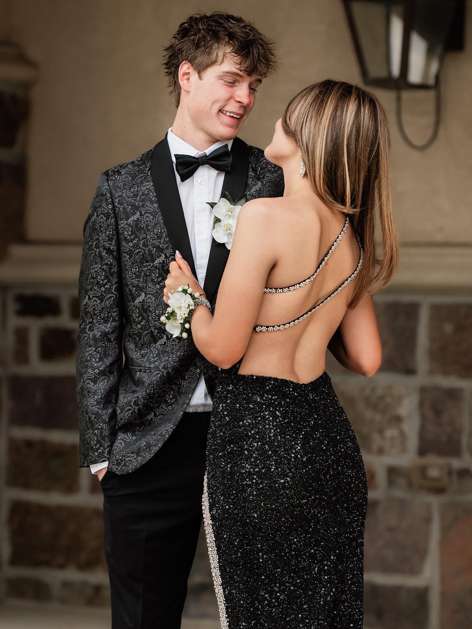 Tove | Orangefarbenes Meerjungfrau-Ballkleid mit einer Schulter und Schlitz