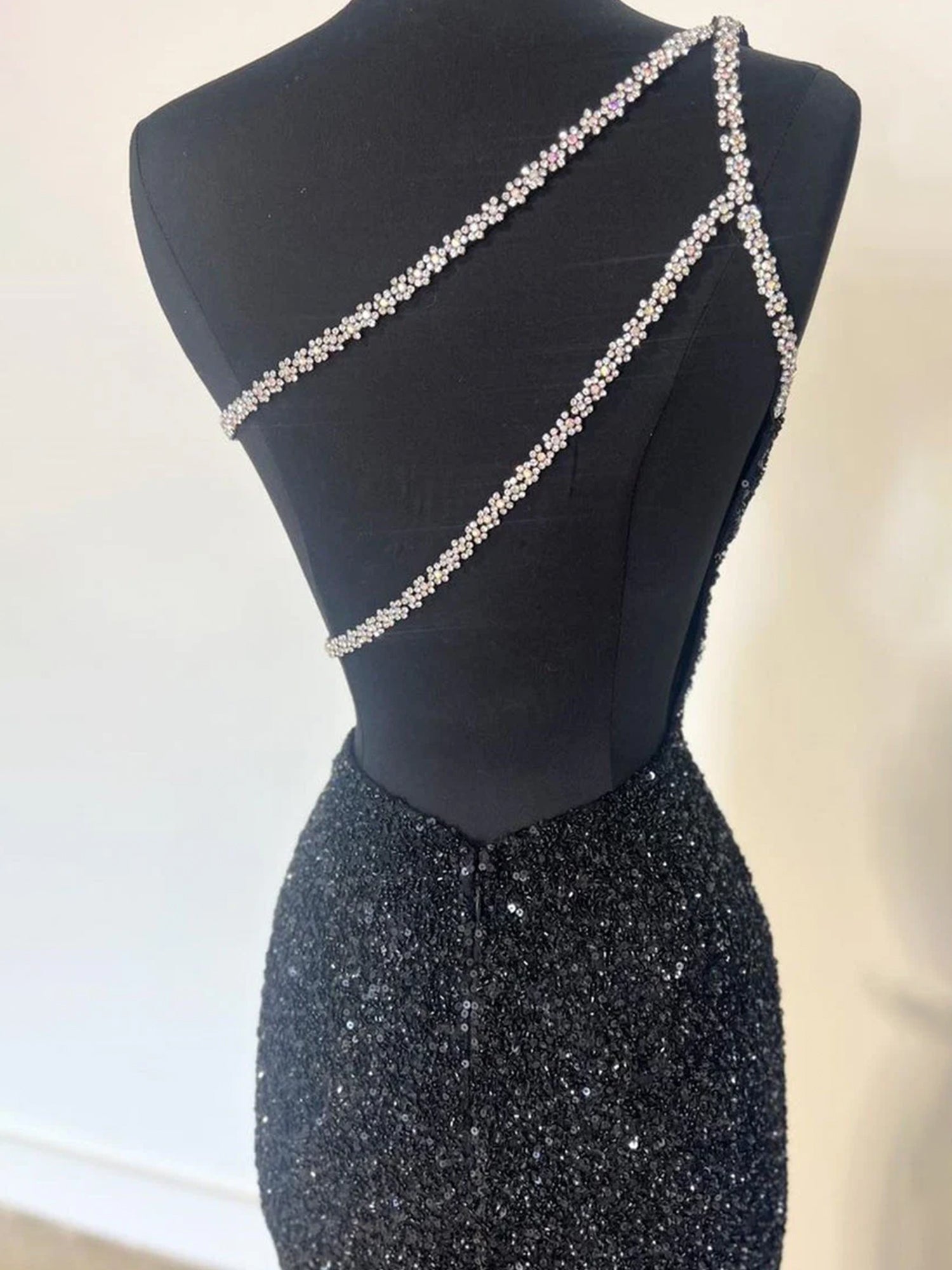 Tove | Orangefarbenes Meerjungfrau-Ballkleid mit einer Schulter und Schlitz